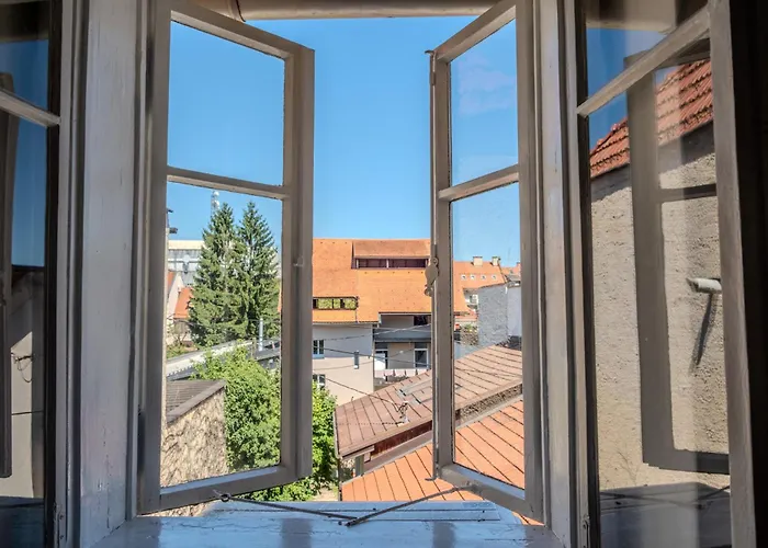 Castle View Apartament *